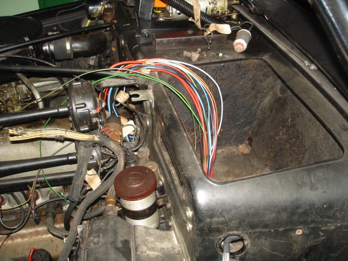 220_NEU_Motorraum_001