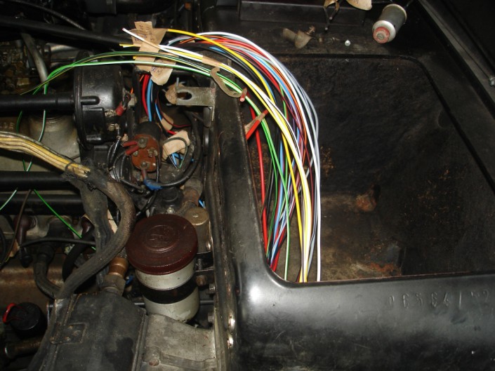 220_NEU_Motorraum_002