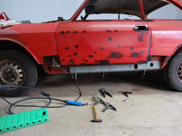 Alfa Romeo GT 1300 Junior – Einsetzen des Mittelschwellers – 001