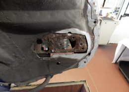 Käfer Cabrio 1303 - Stoßstangenaufnahme vorne - 002