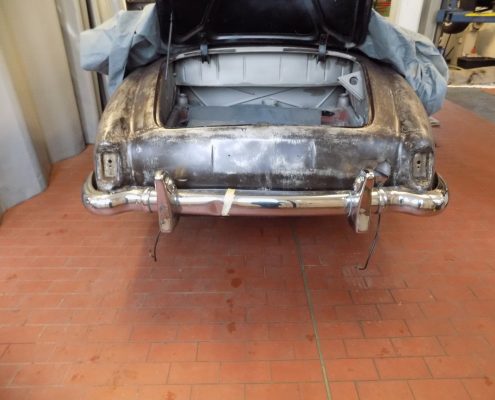 MB 190SL - Montieren und Ausrichten Stoßstange hinten - 001