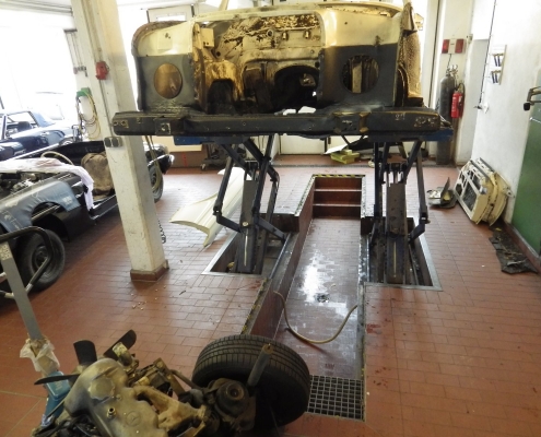 MB W111 - Demontage Motor + Achsen - 002