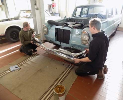 MB W111 - Montage Stoßstangen - 001