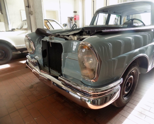 MB W111 - Montage Stoßstangen - 004