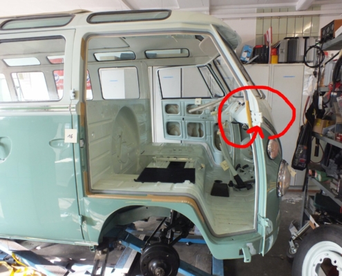 VW T1 Samba - Türscharnier Beifahrer vorne - 002